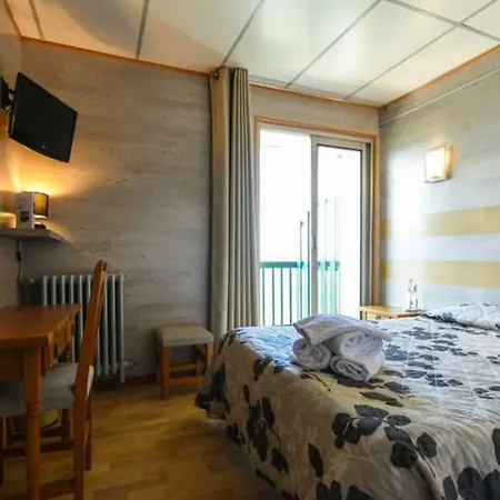 Des Pyrenees Hotell 3*