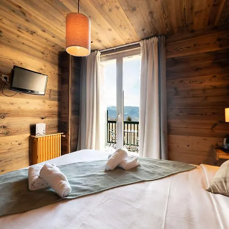 Des Pyrenees Отель 3*