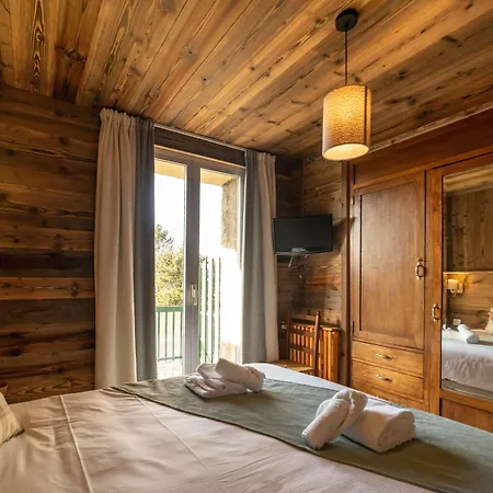 Des Pyrenees Отель 3*