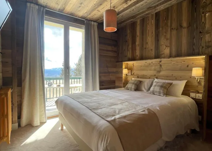 Des Pyrenees Hotel 3*