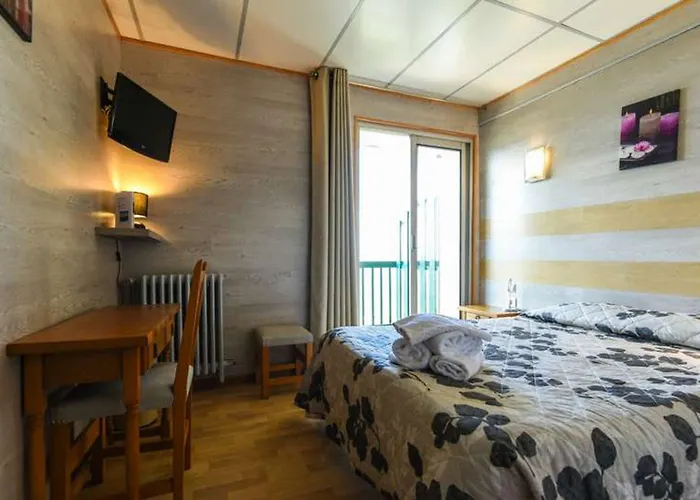 Des Pyrenees Hotel 3*